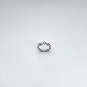 Anillo de Oro Blanco 18k con Diamante y Diamantes Laterales